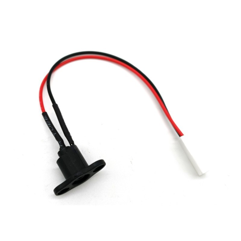 Fiche femelle d'alimentation pour trottinette électrique