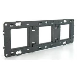 Support pour fixation à vis Batibox- Montage horiz/vert -Pour 3 postes -6/8 mod LEGRAND 080253